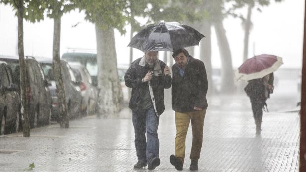 Continúa el aviso amarillo por lluvias este lunes en Cádiz