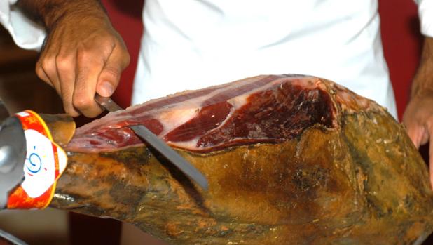 Presentan la III Feria de Cortadores Solidarios de Jamón