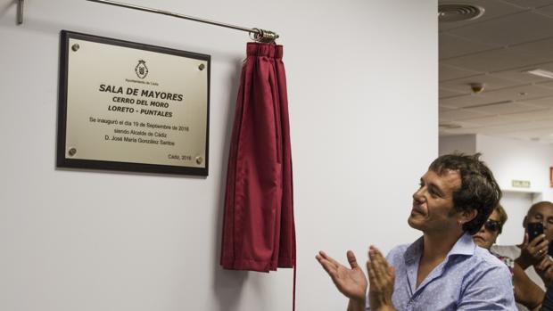 El alcalde, el día de la inauguración de la sala de mayores.