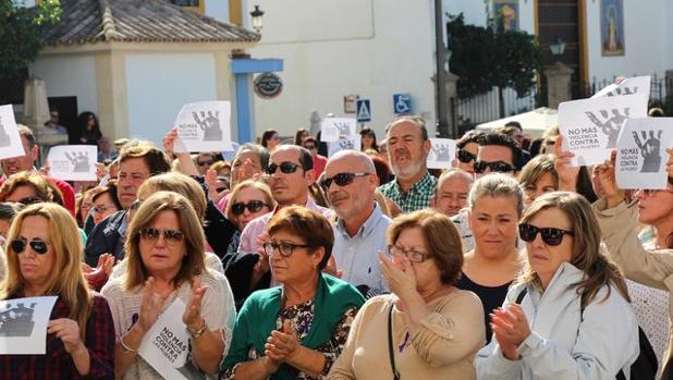 Concentración en Marchena tras el homicidio ocurrido en noviembre de 2015