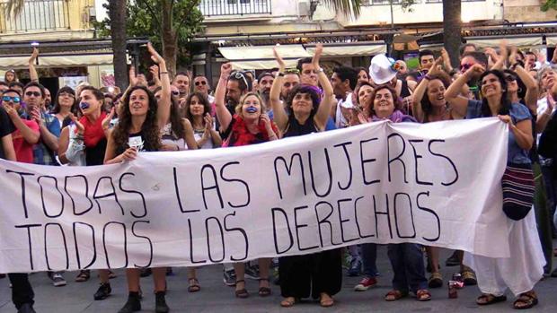 La Asamblea Feminista de Cádiz defiende los cursos para desempleadas y víctimas de maltrato