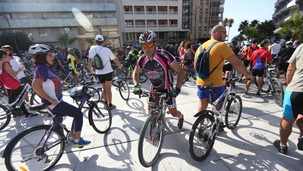 La Asamblea Ciclista de Cádiz anuncia protestas hasta que la Junta licite las obras del carril