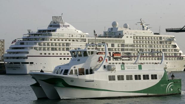 Los catamaranes entre Cádiz y Rota continúan suspendidos por mal tiempo