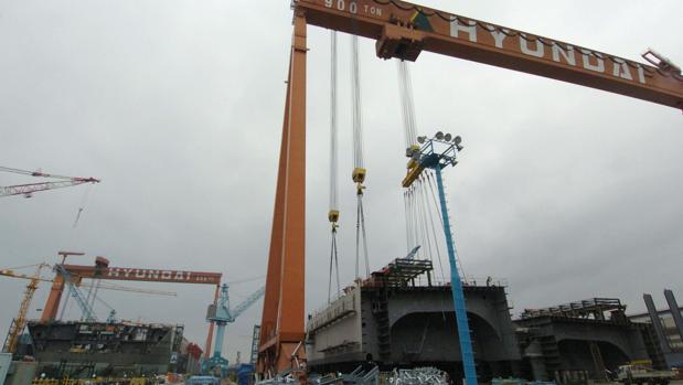 Astillero coreano de Hyundai donde se fabrican dos gaseros para Gas Natural. La planta de PuertoReal espera construir un quinto buque