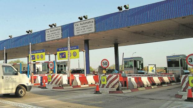 El peaje de la autopista baja solo para los camiones