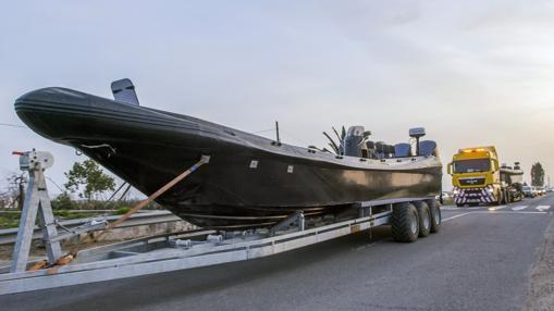 Una de las tres lanchas intervenidas durante la operación desarrollada en Isla Mayor