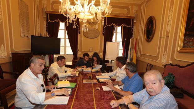 La Junta del COAC reduce en casi un 14% las acreditaciones para cubrir el Concurso del Falla