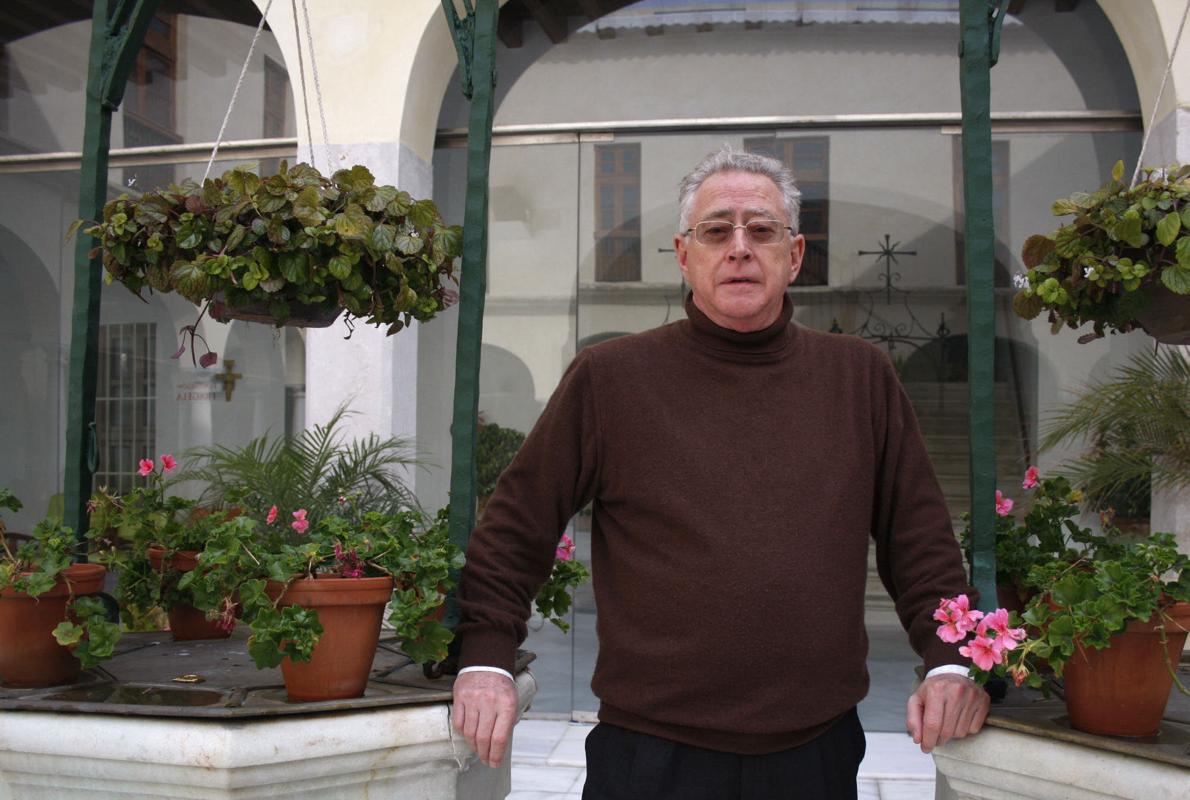 José Luis Salido en el patio del Convento de San Francisco