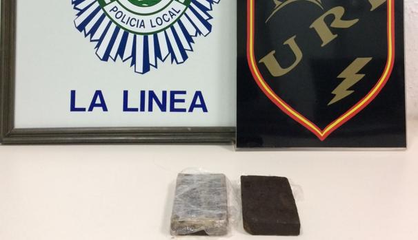 Sorprendido con droga en el interior del coche que conducía en La Línea