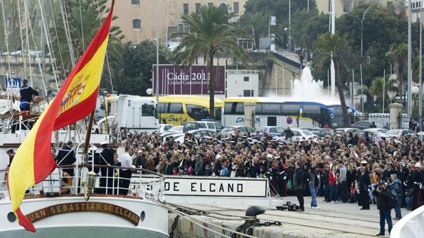 El objetivo es convertir la salida y entrada del buque Elcano en Cádiz en un acontecimiento de relevancia cultural y social