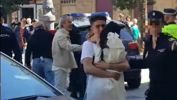 Una boda con un detenido, un preso y una fugada en el Ayuntamiento de Cádiz