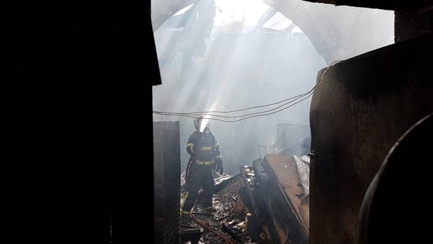 Numerosos daños materiales tras el incendio de una tienda benéfica en El Puerto