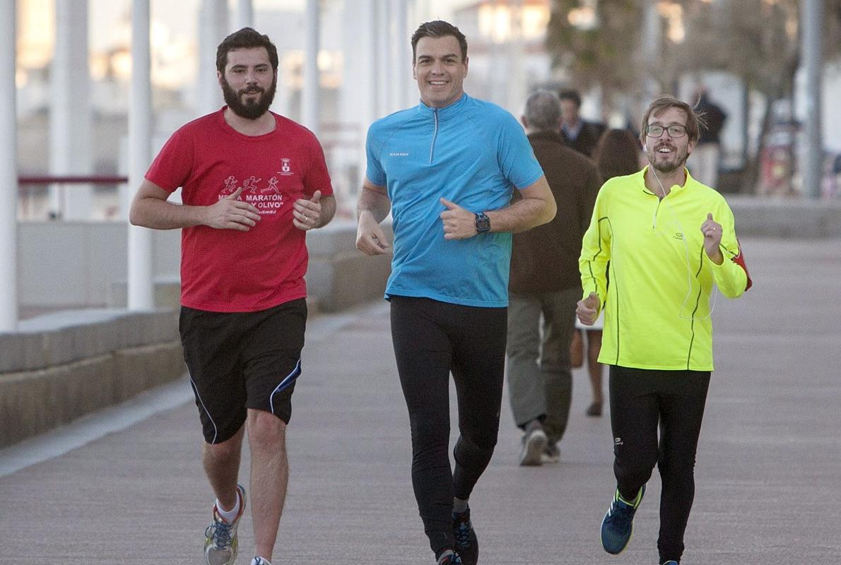 Pedro Sánchez ha salido hoy a correr por el Paseo Marítimo de Cádiz.