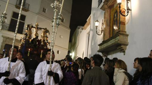 La salida de El Perdón es de las que más público congrega en la Madrugá