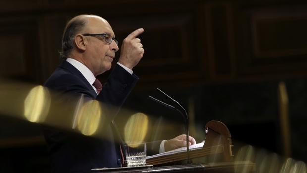 Piden a Cristóbal Montoro el cese del interventor y la tesorera de San Fernando