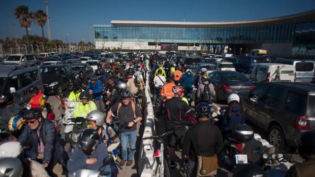 Colas registradas en la jornada de hoy jueves en el acceso a Gibraltar