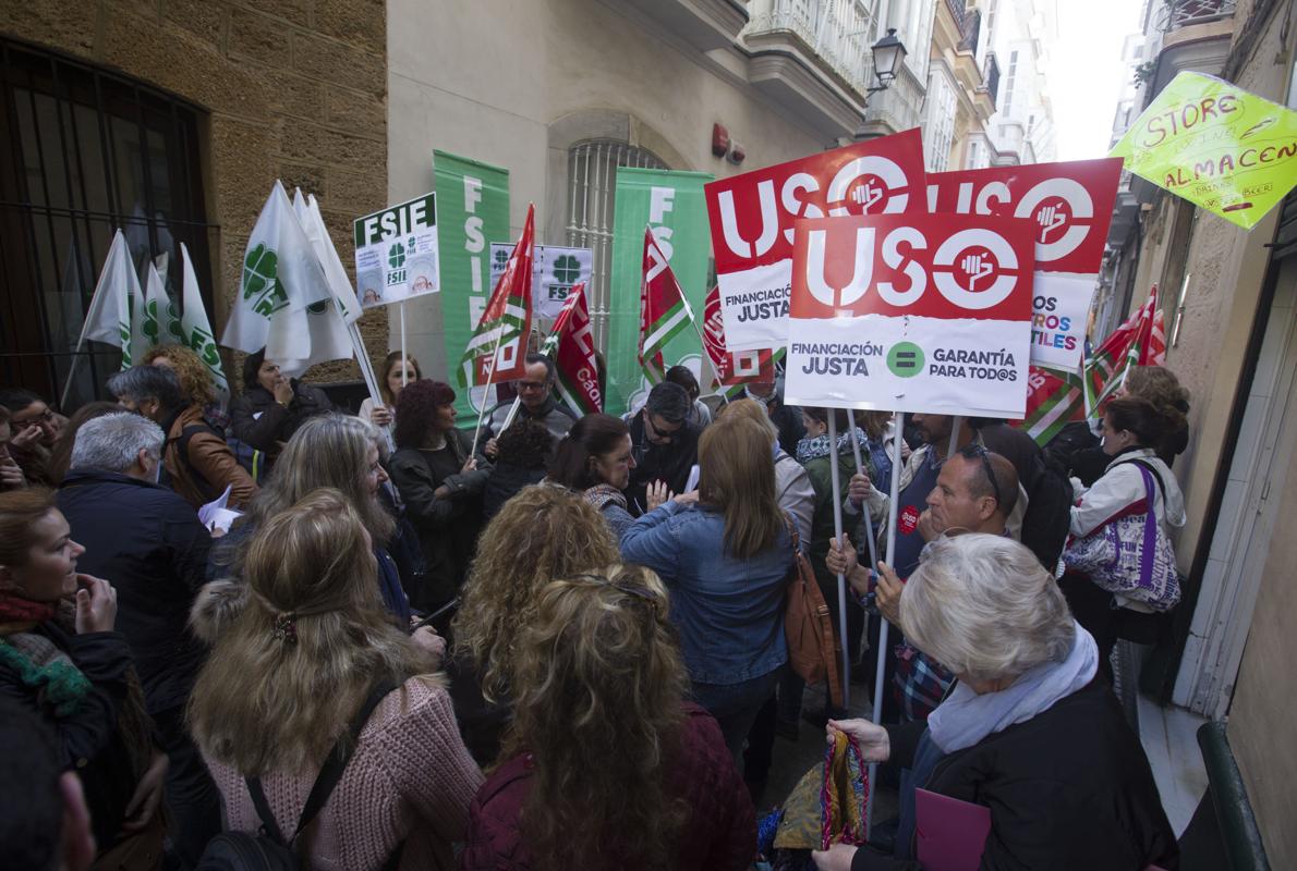 Convocan dos días de huelga este mes por la nueva norma de las guarderías