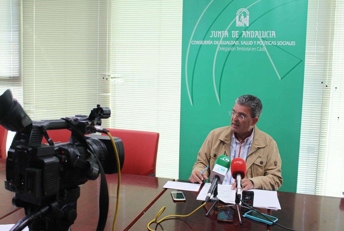 La Junta presenta en Cádiz un proyecto para garantizar «por ley» la calidad de la sanidad