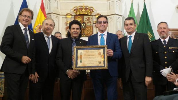 Entrega de medallas de la asociación Santo Ángel en el Castillo de Luna de Rota