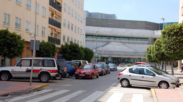 Más de la mitad de los comercios de Astilleros y la Barriada España han cerrado sus puertas