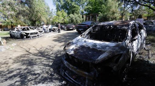 El fuego se quedó a escasos metros de varias viviendas y casas rurales