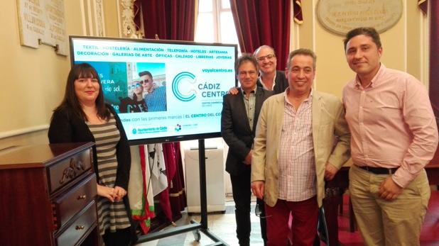 El Ayuntamiento de Cádiz se suma a la campaña de promoción del comercio de Cádiz Centro