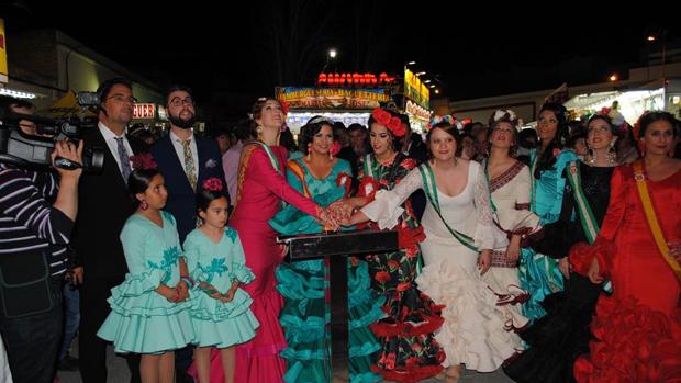 Una imagen de archivo del encendido de la portada de la Feria de Mayo, una de las más antiguas de la provincia