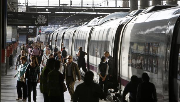 Renfe refuerza con más de 21.000 plazas los trenes de Jerez durante la Feria del Caballo