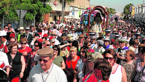 Peregrinos de El Cuervo y de localidades del Bajo Guadalquivir participan en la romería