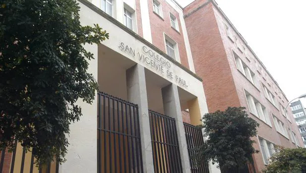 Fachada del colegio San Vicente de Paúl, en la calle Granja de San Ildefonso.