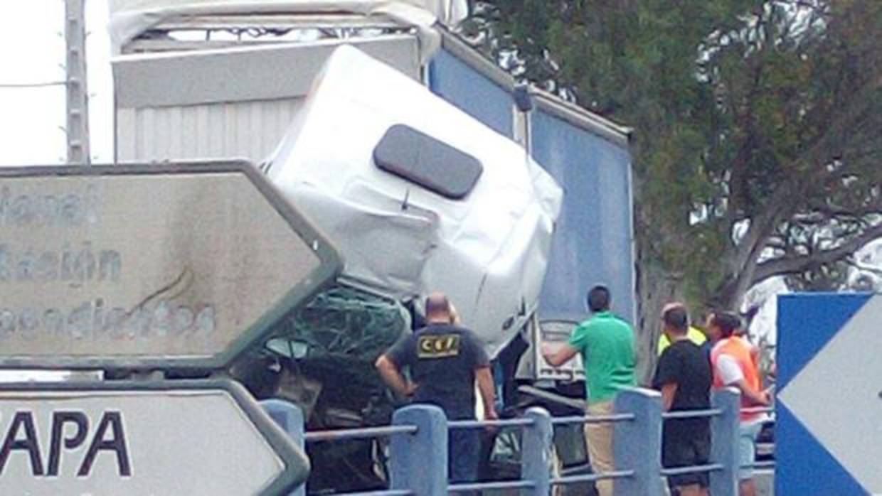 El accidente ha tenido lugar sobre las 13.45 horas de este viernes en la Nacional IV