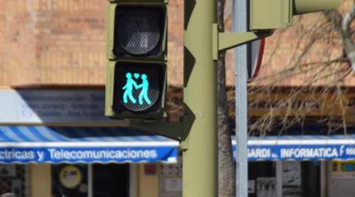 Semaforos de la diversidad sexual en San Fernando