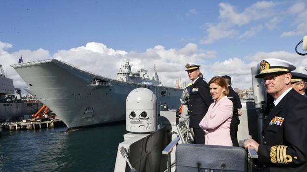 La ministra visitó la fragata 'Cristóbal Colón', que se encuentra en Sidney