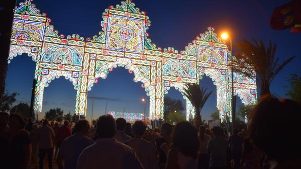 El alumbrado da el pistoletazo de salida a la Feria de Chiclana