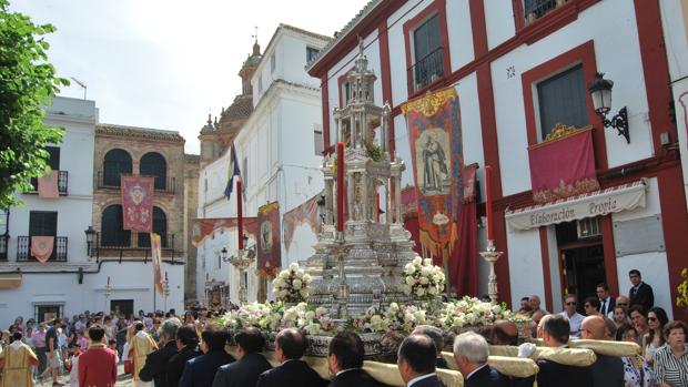 Domingo sacramental de tesoros en la calle