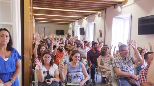 El público ha interactuado con la conferenciante