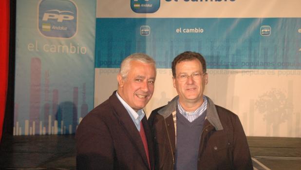 El exalcalde de Burguillos defiende la «legalidad» de su licencia de obras y habla de «caza» política