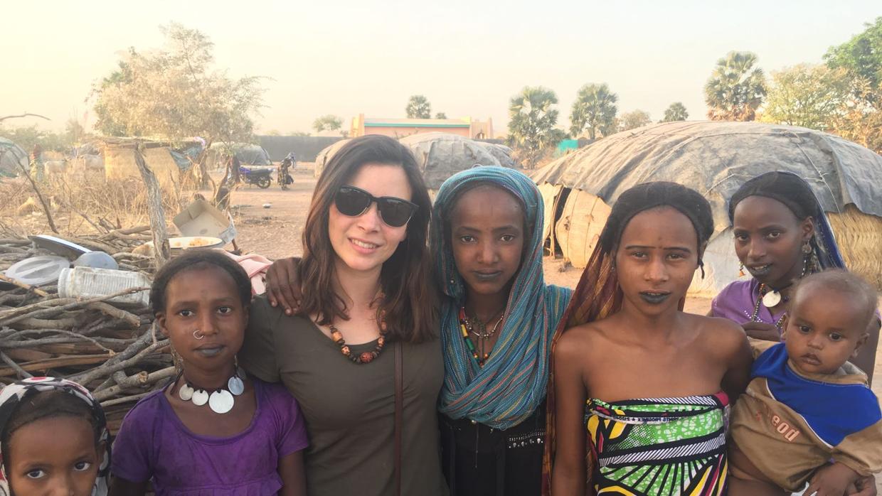 Rosa María durante una visita a un campamento de nómadas en Bébédjia (Chad)