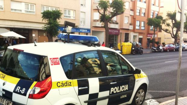 El detenido por amenazar con un cuchillo por la calle en Cádiz queda en libertad