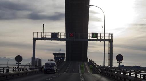 El puente Carranza, levantado