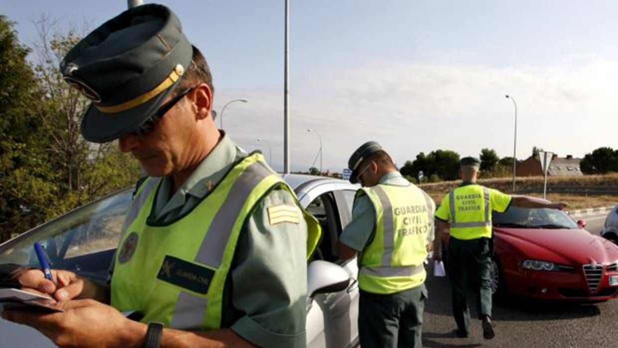 Un control de alcoholemia realizado por la Guardia Civil