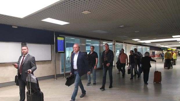Pasajeros en el aeropuerto hispalense que tendrá una mayor oferta del Grupo Iberia