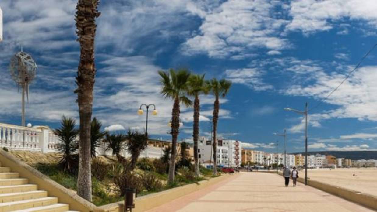 Vista del paseo marítimo de Barbate