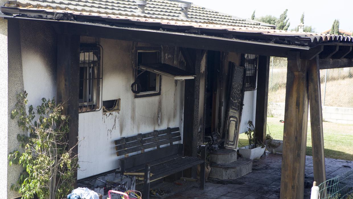 Estado en el que quedó la vivienda de El Palmar tras el fuego