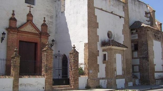 La cofradía del Santo Entierro de Carmona podrá volver a su templo tras una década