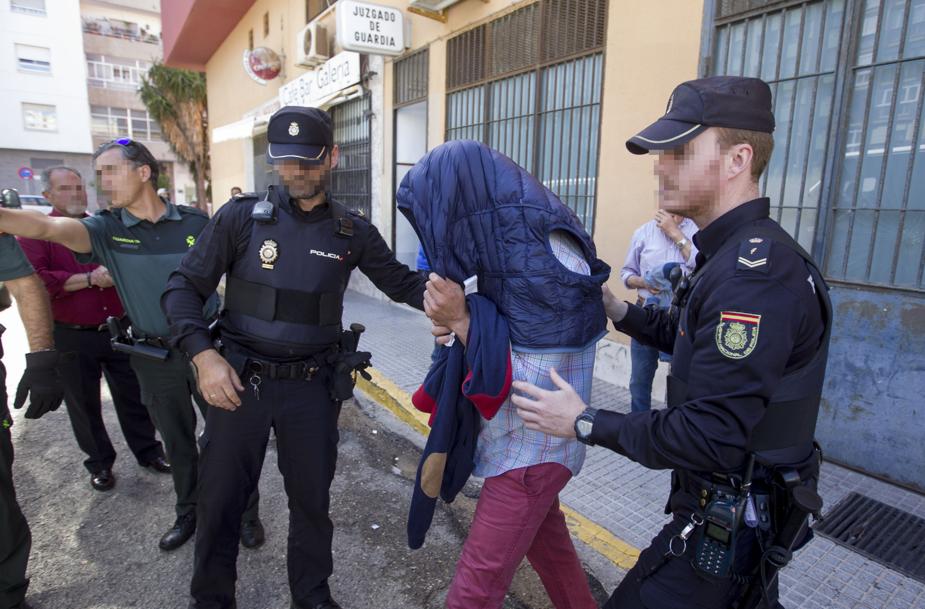 Policías Nacionales durante una detención por narcotráfico.