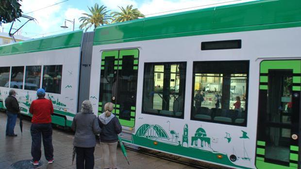 Último empujón para terminar el tramo Chiclana-San Fernando del tranvía de la Bahía