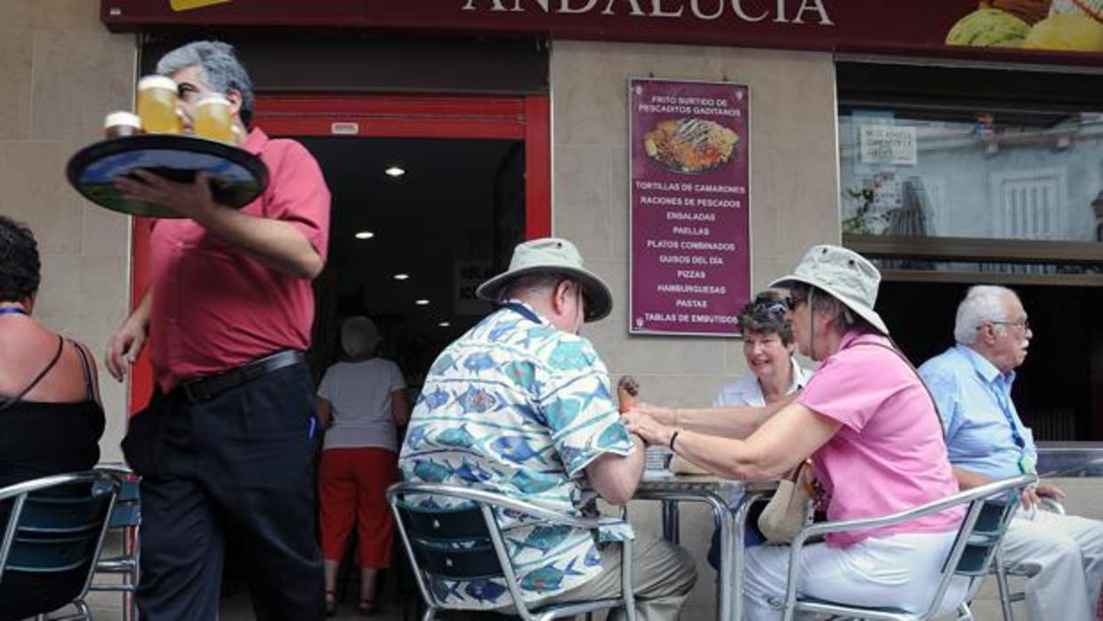 El paro bajó en Cádiz durante julio en 3.375 personas