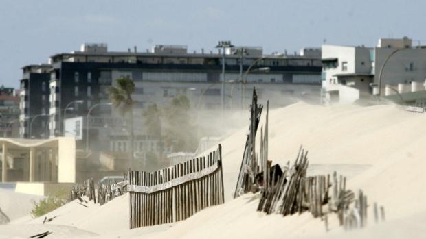 Continúa este domingo el aviso amarillo por fuertes rachas de viento de levante en Cádiz