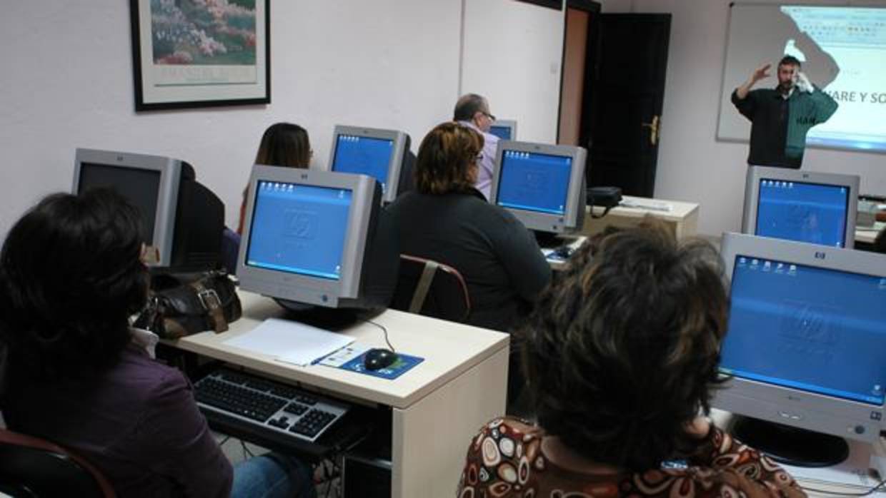 Más de 2.500 gaditanos participaron en los cursos de Cádiz Conecta